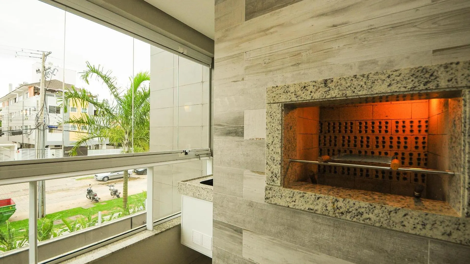 Daire Thai Beach Home Spa: Apto 200M Da Praia N605 Florianópolis